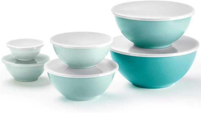 Пластиковые контейнеры с крышкой 2,7 литра